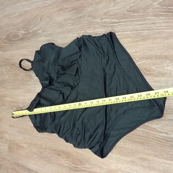 (M) H&M Soft Ruffle V Neck One Piece Swimsuit Beach Vacation Resortwear Poolside - Picture 5 of 7